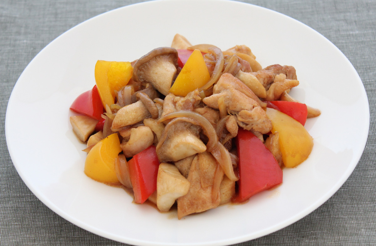 バルサミコソースで 鶏肉とエリンギのバルサミコ炒め スマイルレシピ イチビキ 公式サイト 名古屋のみそ しょうゆ つゆメーカー