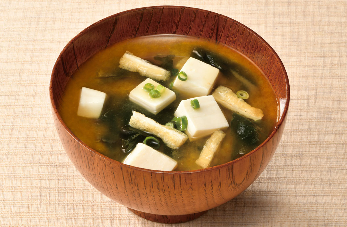 すぐとけるみそ で作る基本のみそ汁 豆腐とわかめのみそ汁 スマイルレシピ イチビキ 公式サイト 名古屋のみそ しょうゆ つゆメーカー