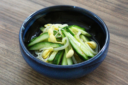 きゅうりと大豆もやしの和え物