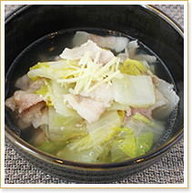 白菜と豚バラの生姜糀スープ